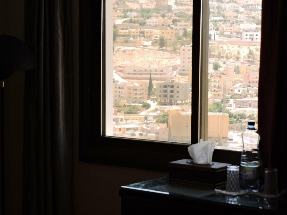 Valentine Inn Luxury Wadi Musa Exterior photo