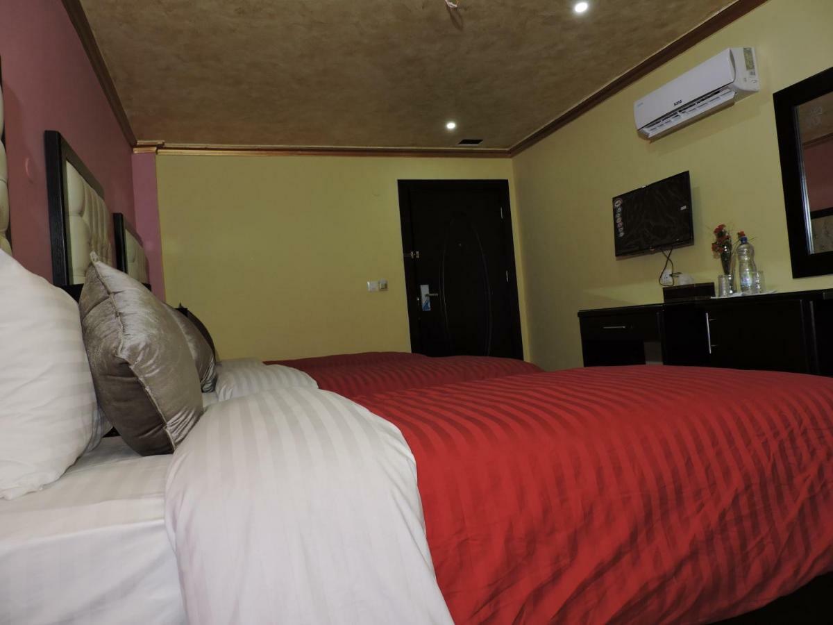 Valentine Inn Luxury Wadi Musa Exterior photo